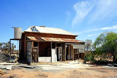 Abandoned house at Kookynie, Western Australia