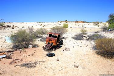 Rusty truck at Kookynie, Western Australia
